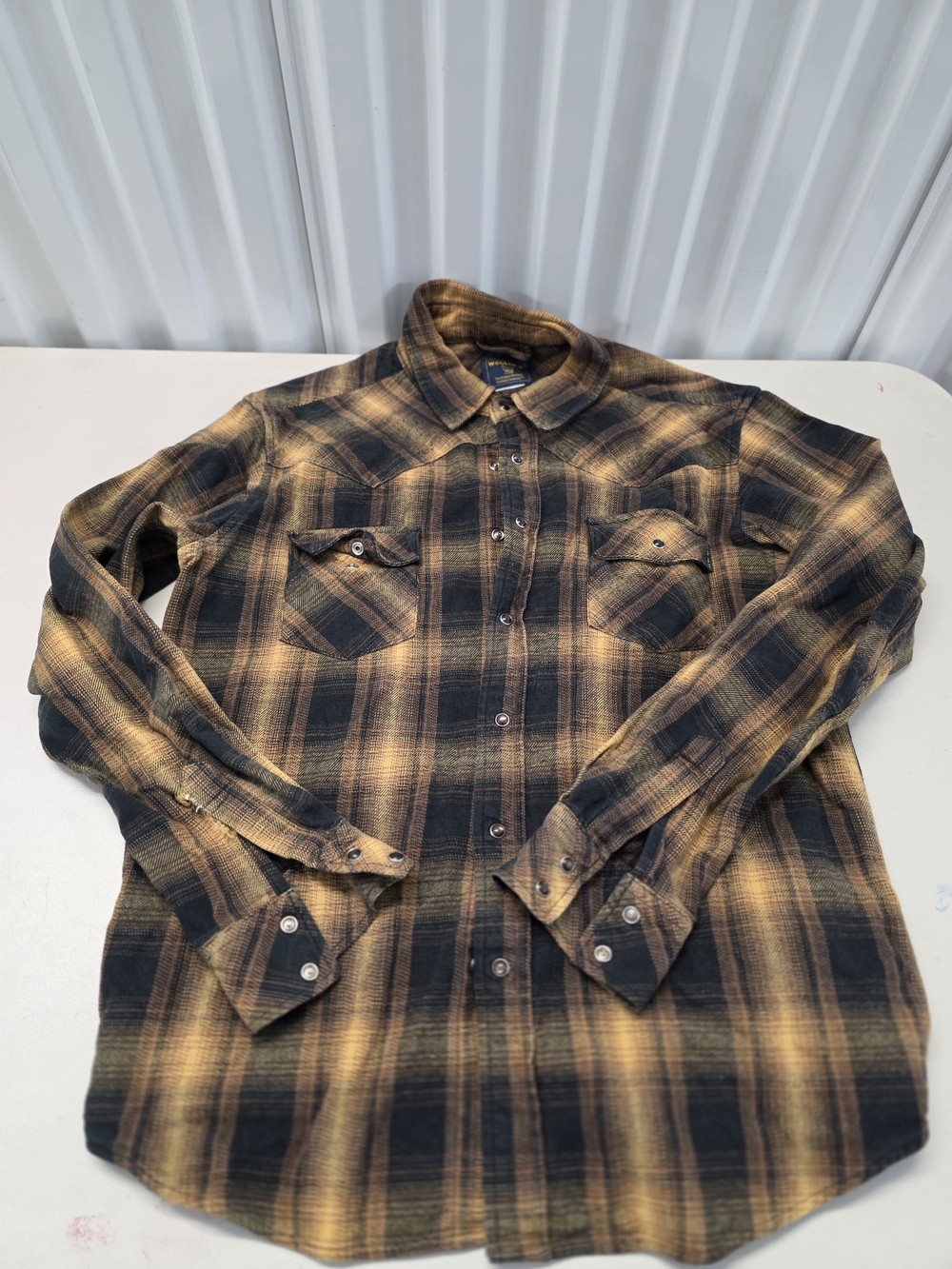 WoolRich Flannel Western Pearl Snap Shirt Men's Size Large.